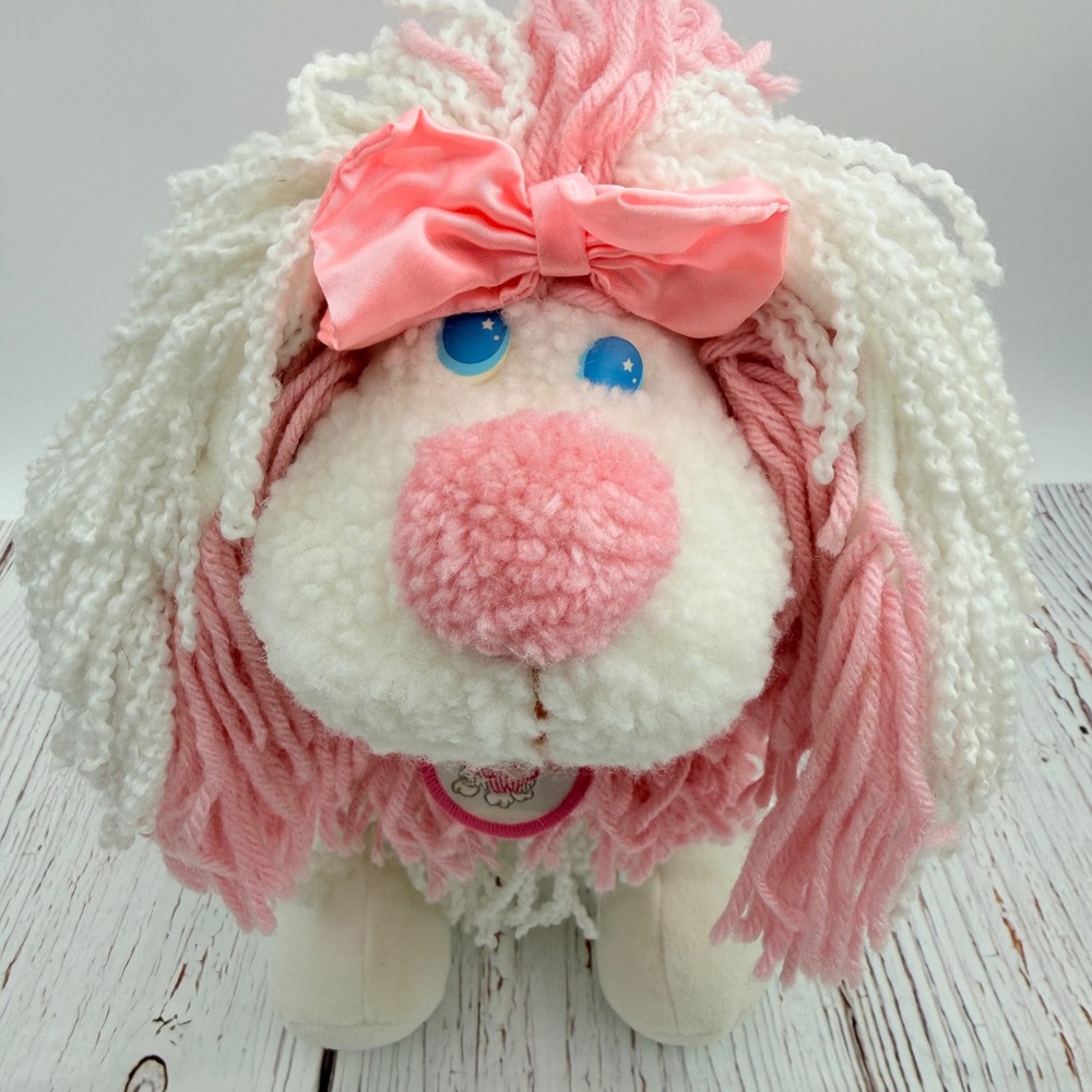 Vintage 1986 Kenner Fluppy Dogs Pink White Yarn Hair Plush Dog with Bow Collar